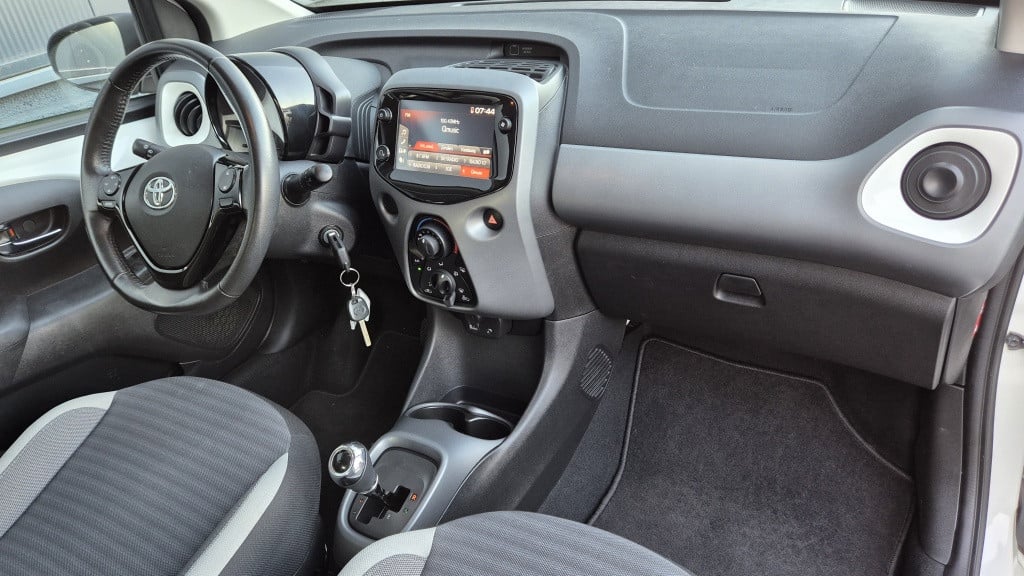 Toyota Aygo 1.0 vvt-i x-cite*automaat*airco*camera*apple-carplay*android*