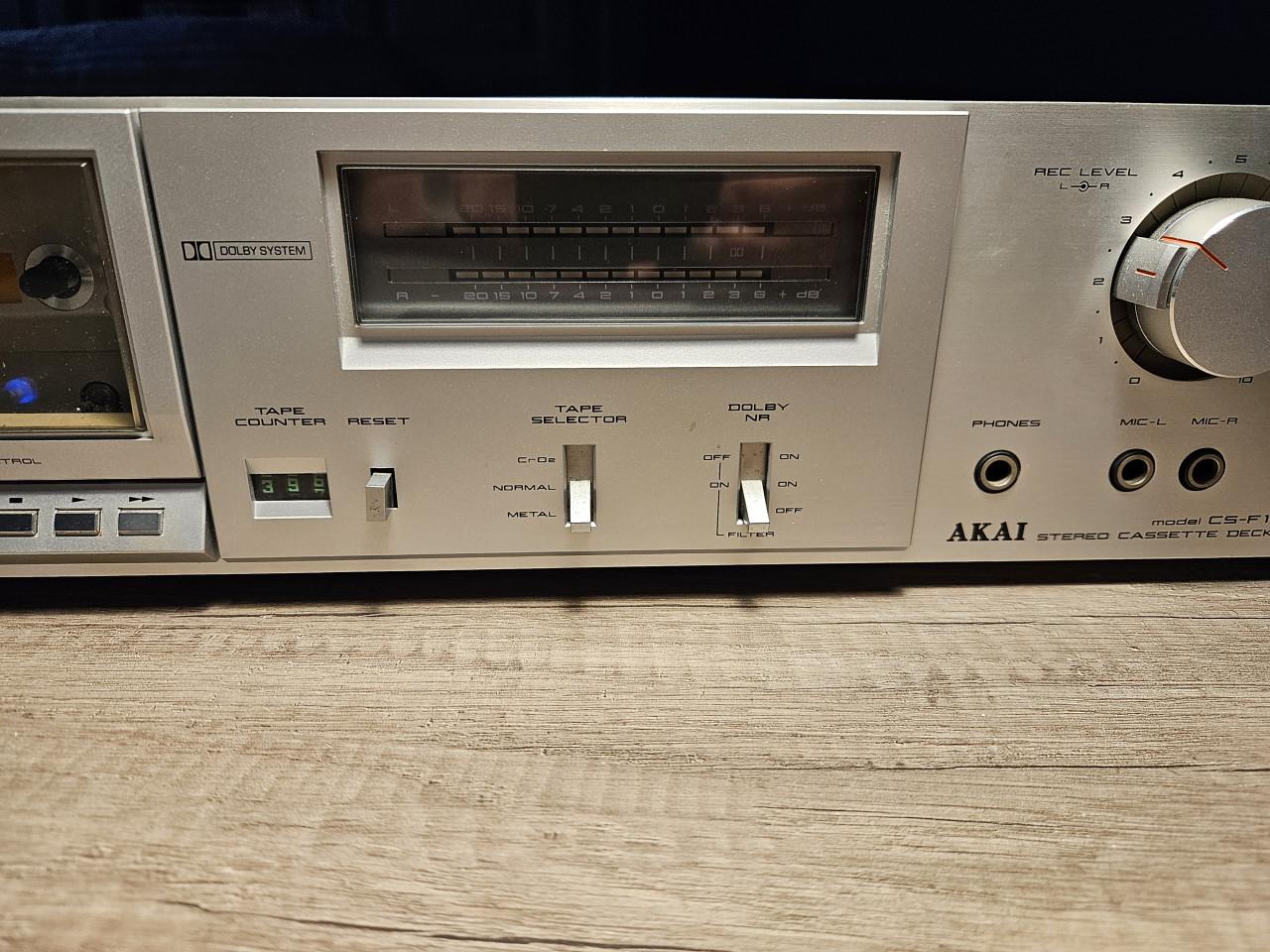 Mooi werkend vintage zilver AKAI CS F11 cassettedeck...