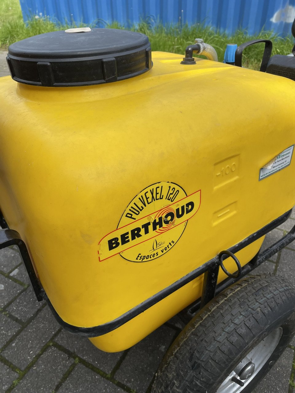 Te koop BERTHOUD 120 gewas spuitwagen