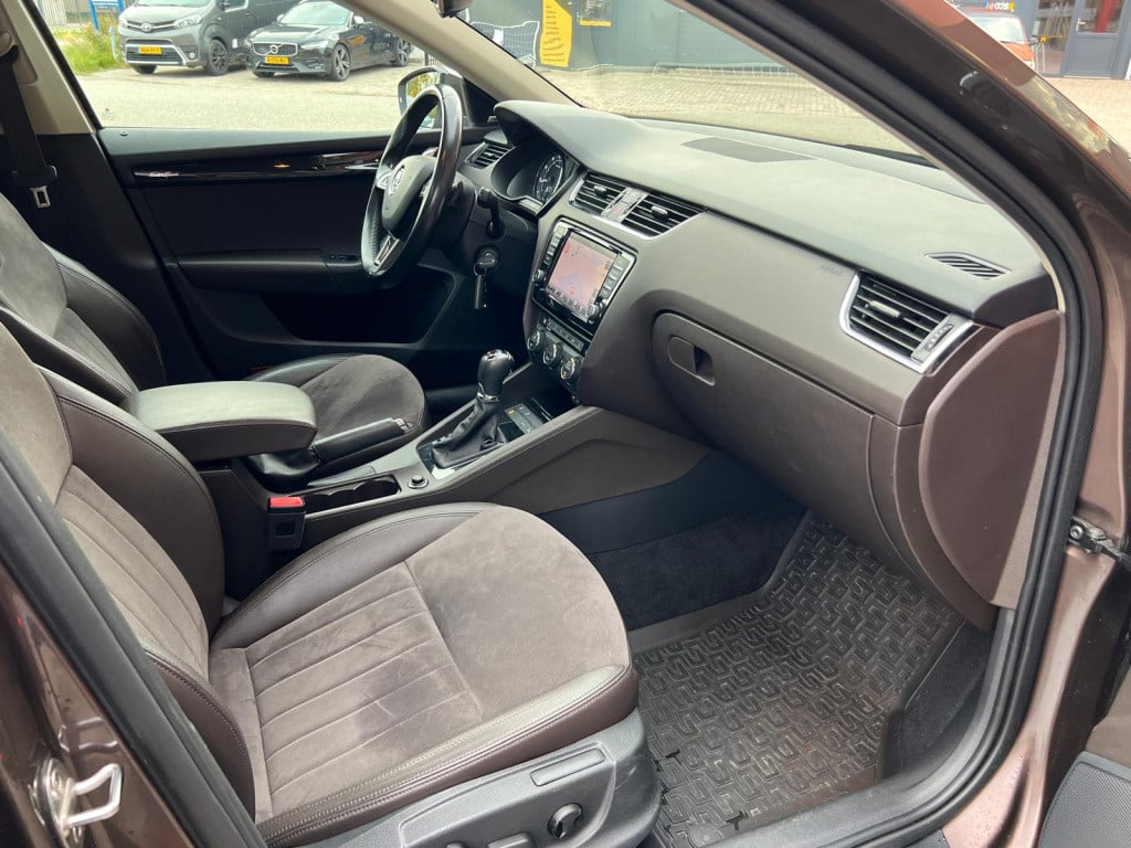Skoda Octavia combi 1.8 tsi 4x4 laurin & klement | dsg | pano | trekhaak