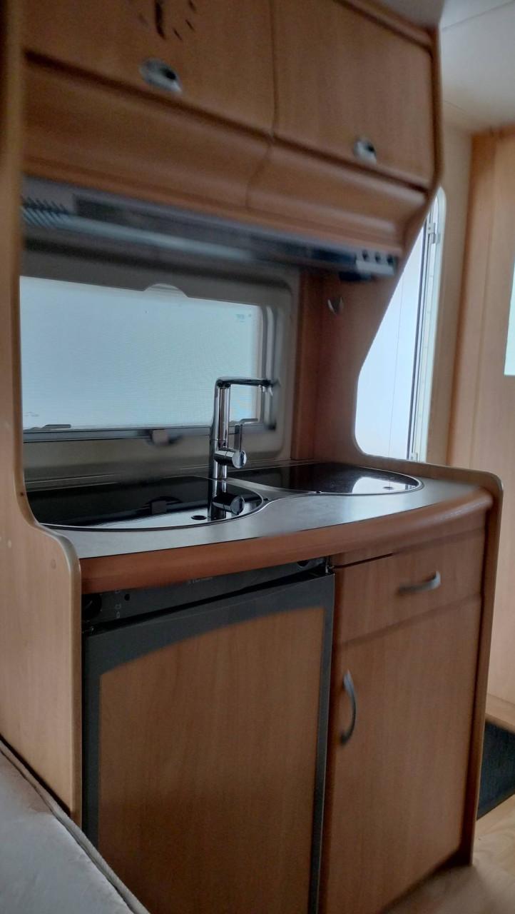 Hobby 400 SB met voortent en luifel