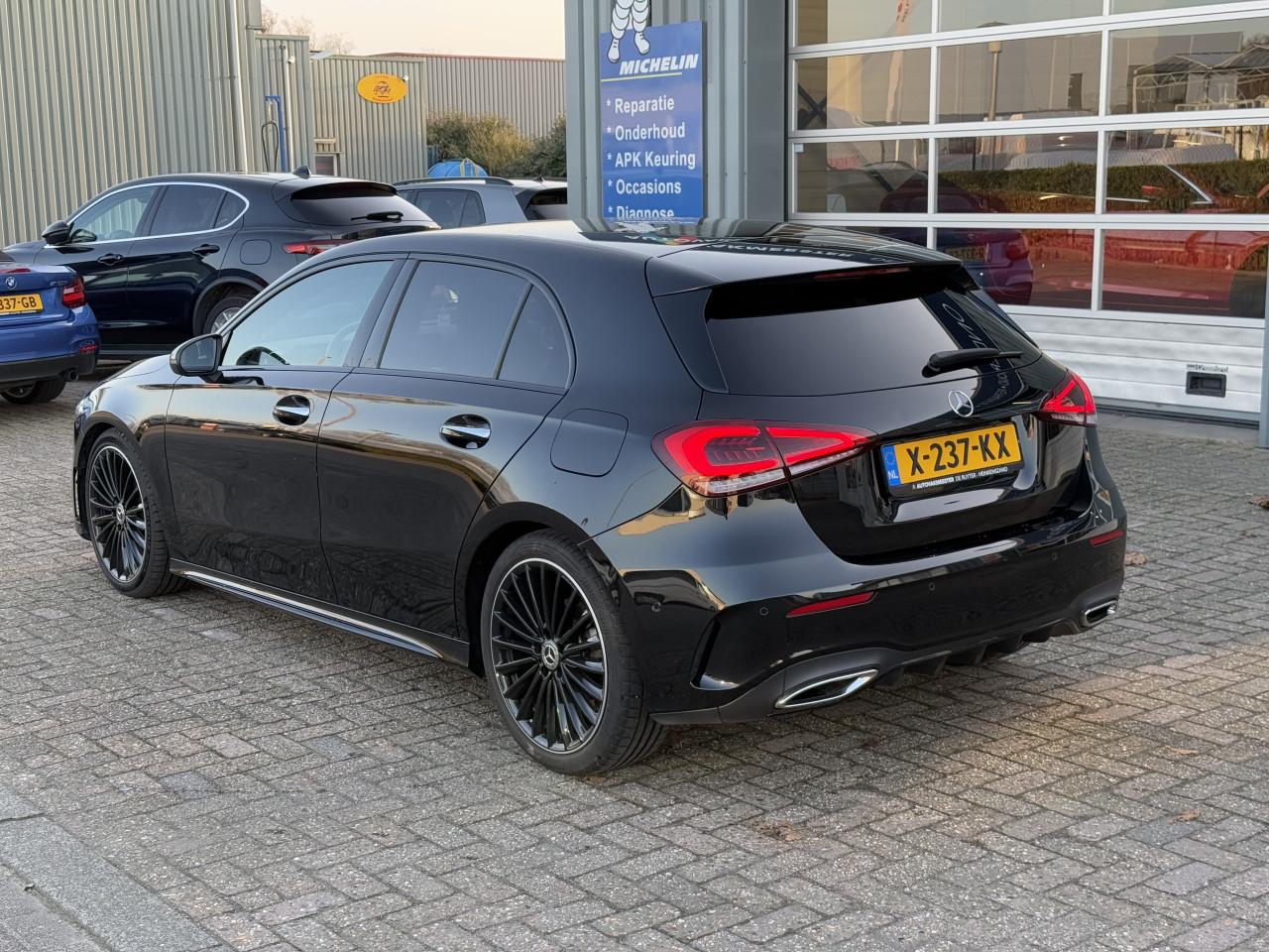 Mercedes-Benz A-klasse - 180 d AMG | Widescreen | Camera | Sfeer | Carplay