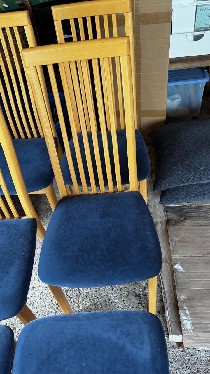 Eettafel met 10 stoelen