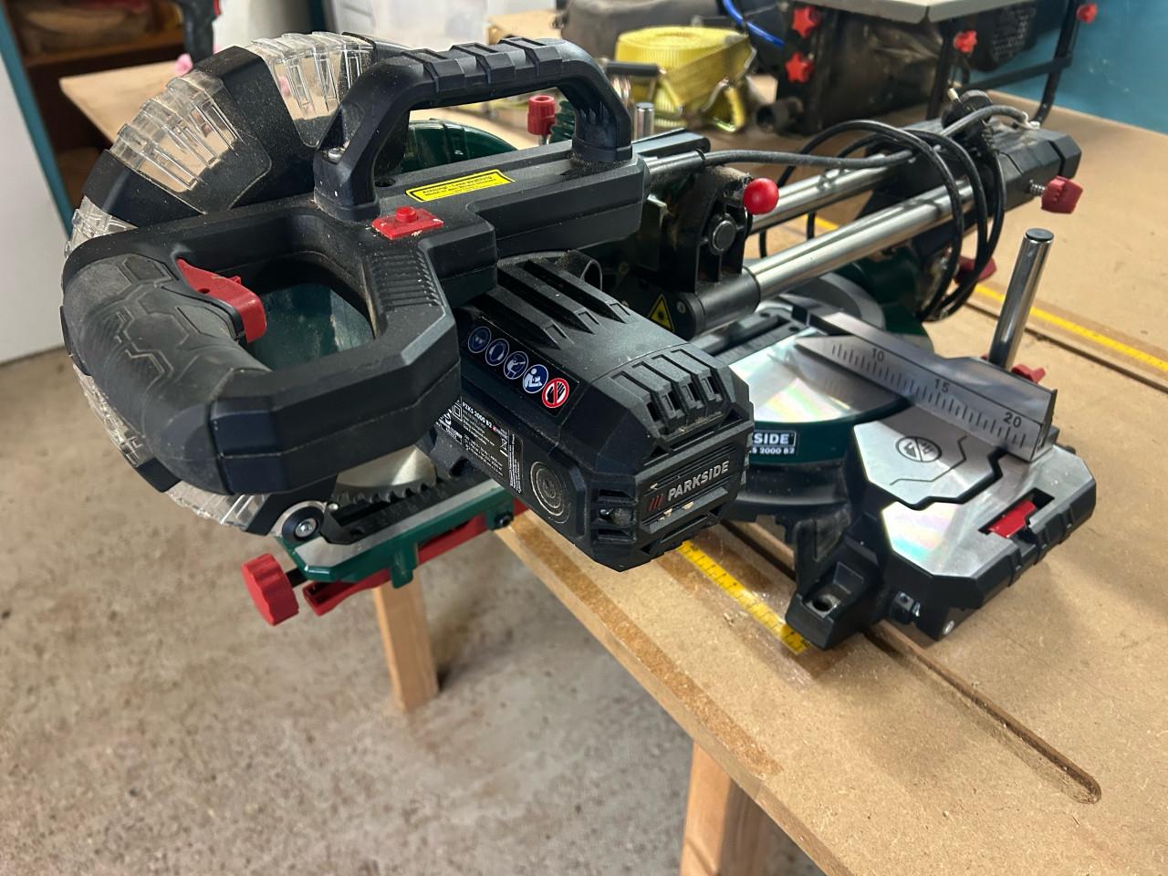 Afkortzaag Parkside met extra zaagbladen