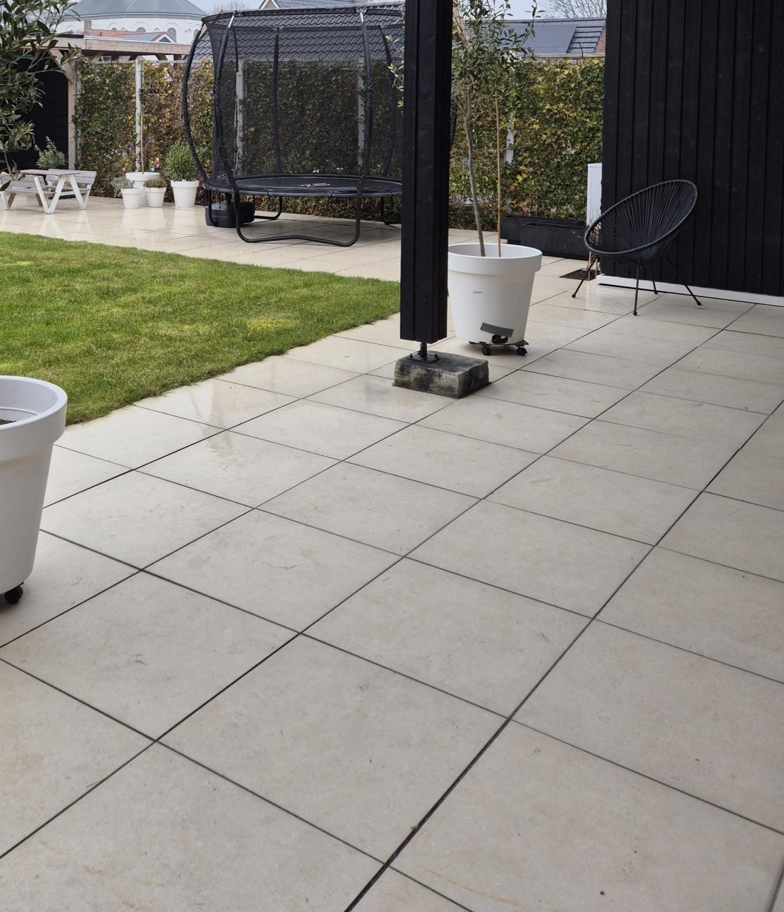 Grote keramische tuintegels