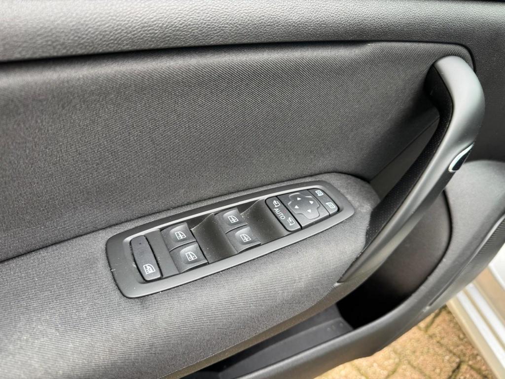 Renault Megane 1.3 tce | lm velgen | navi |