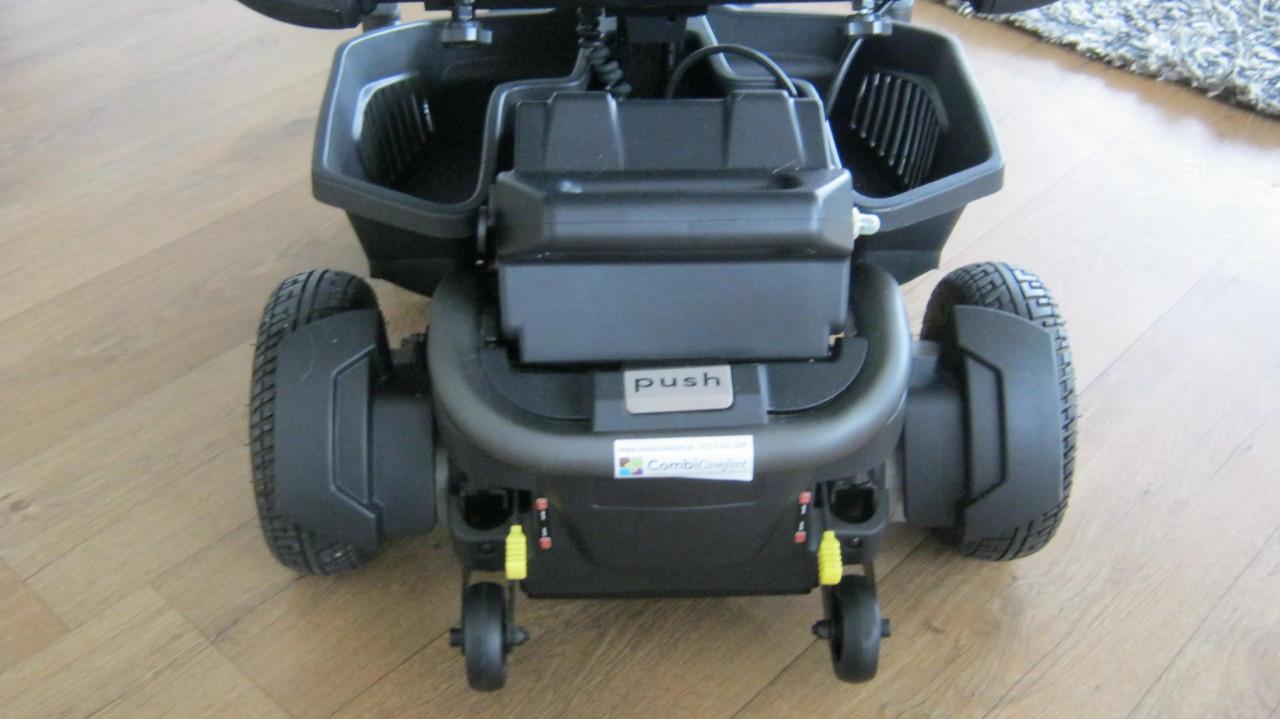 TE KOOP E-SMART COMPACTE ELEKTRICHE BINNENROLSTOEL MET JOYSTICK