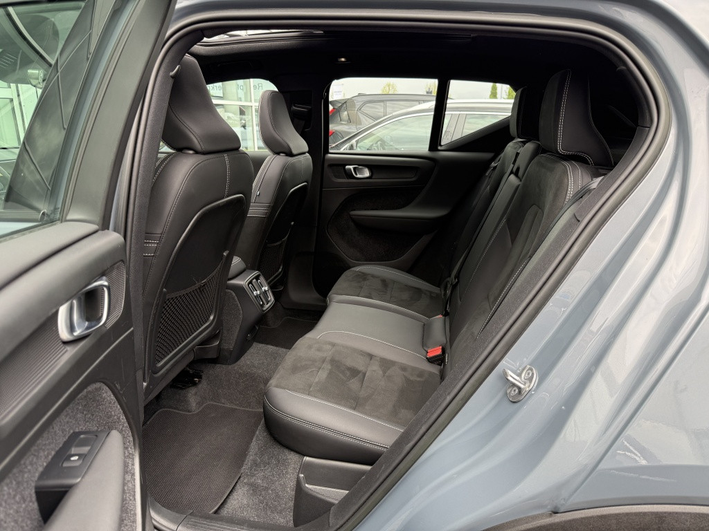 Volvo XC40 b3 163pk ultimate dark| adap.cruise| panodak| camera| elek.stoel