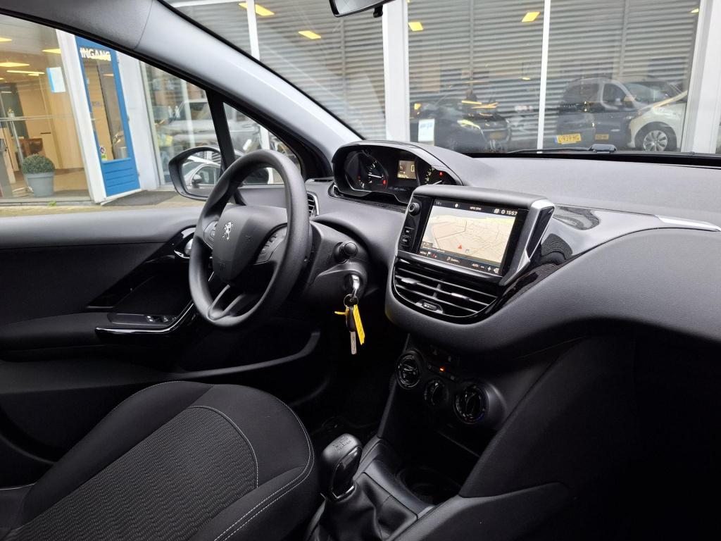 Peugeot 208 1.2 active nav/airco/cruise