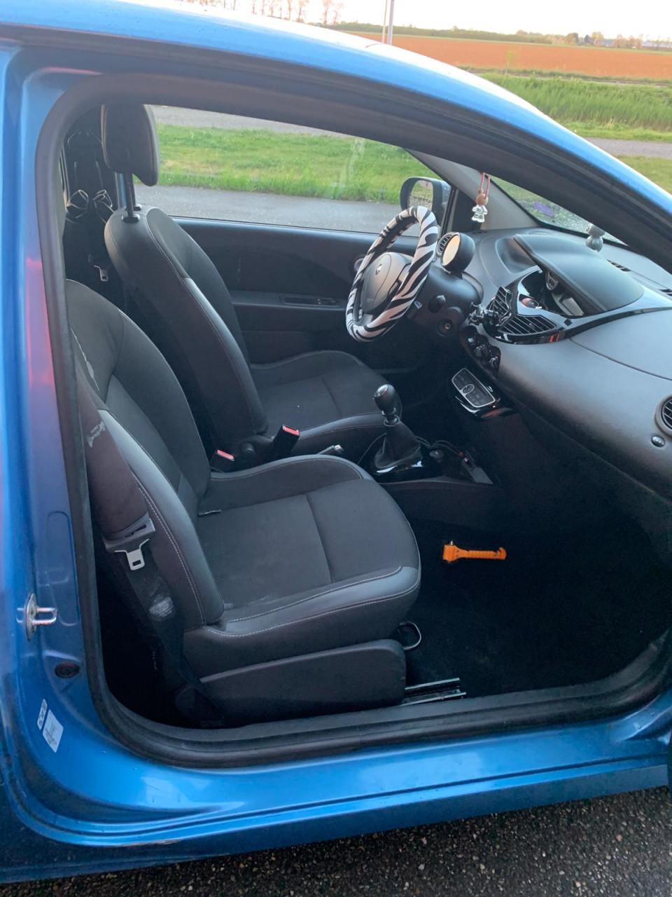 Mooie blauwe Renault Twingo!