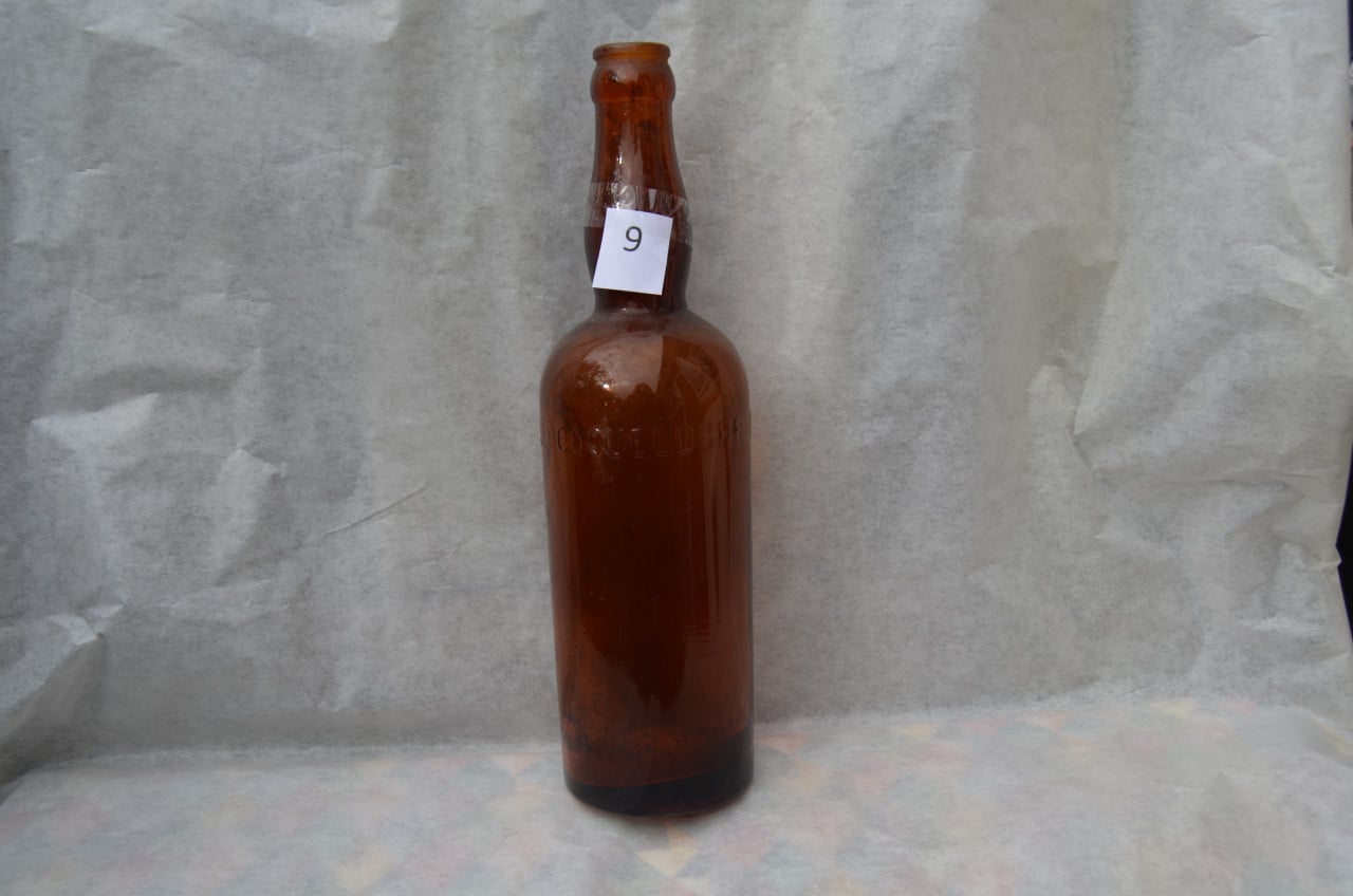 Nog een paar oude soda-, bier- en wijnflessen 19e eeuws