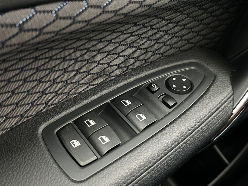 BMW 1 Serie 118i aut. 5drs. m-sport | led koplampen | 18'' velgen | navi | 