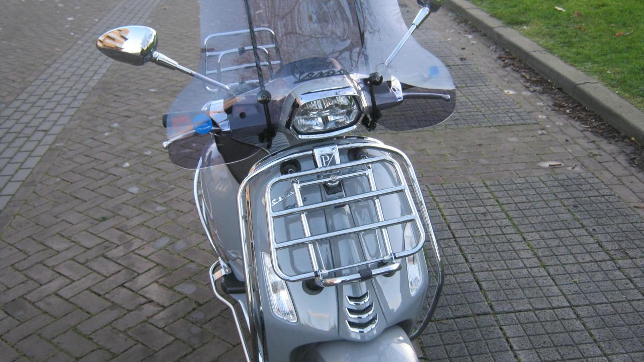 TE KOOP VESPA SPRINT COSTUM 850 KM OP DE TELLER  3995 EURO