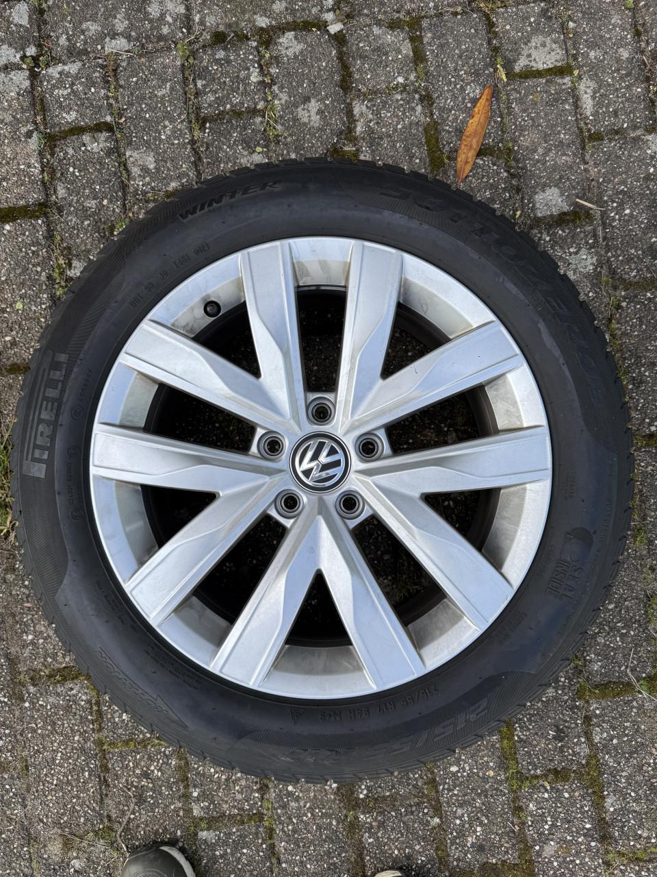 4 x vw passat velgen en winterbanden (215/55 R17H)