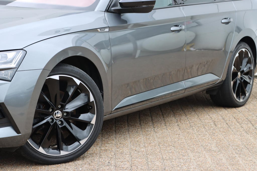 Skoda Superb combi 1.4 tsi iv sportline business 218pk dsg6