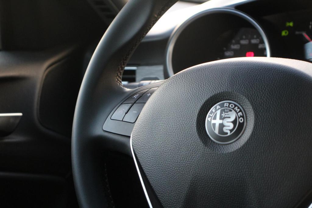 Alfa Romeo Giulietta 1.4 turbo super - blu misano - dab - navi - pdc - crui