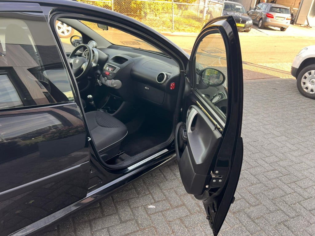 Peugeot 107 1.0 première