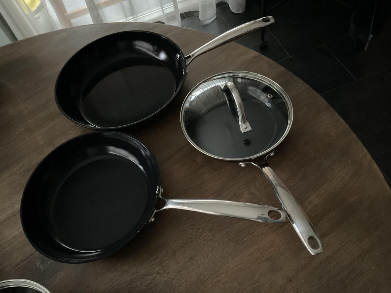 Complete zwarte pannenset.   GERESERVEERD!!!