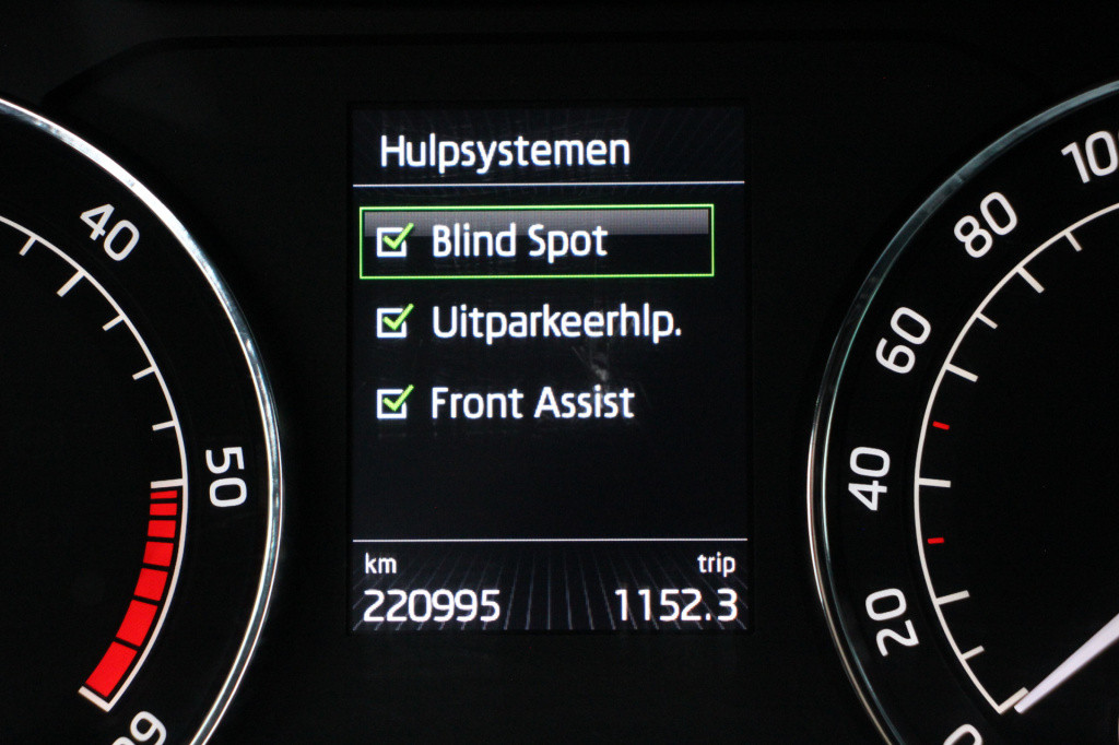 Skoda Superb combi 1.6 tdi style business | automaat | navi | camera