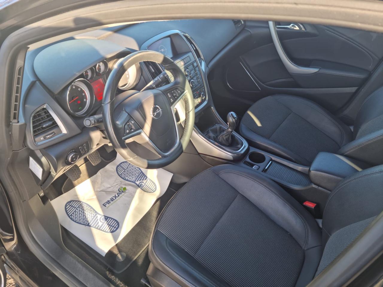 Opel astra sports tourer 1.4i turbo bj 2011