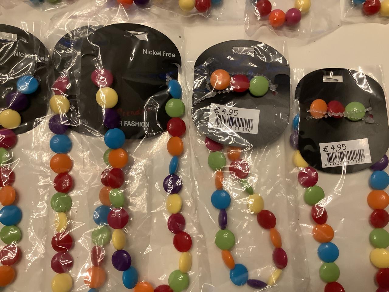 Partij kleurrijke kettingen. (Partij 20)