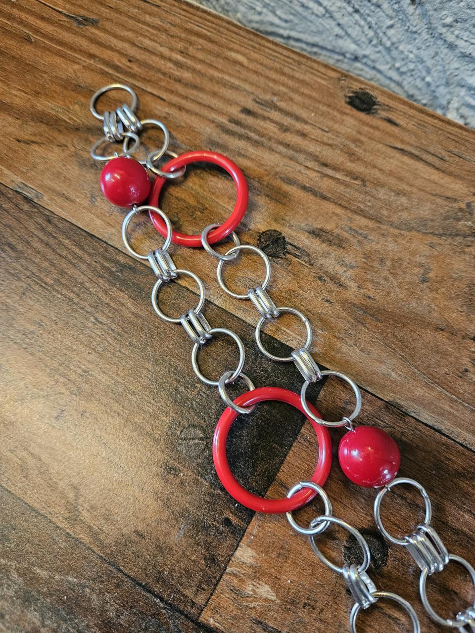 Prachtige jaren 70 lange ketting met rode ringen en kralen