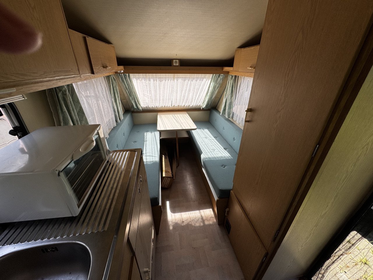 Mooie Retro Kip caravan 1988 met 2 zitjes en luifel
