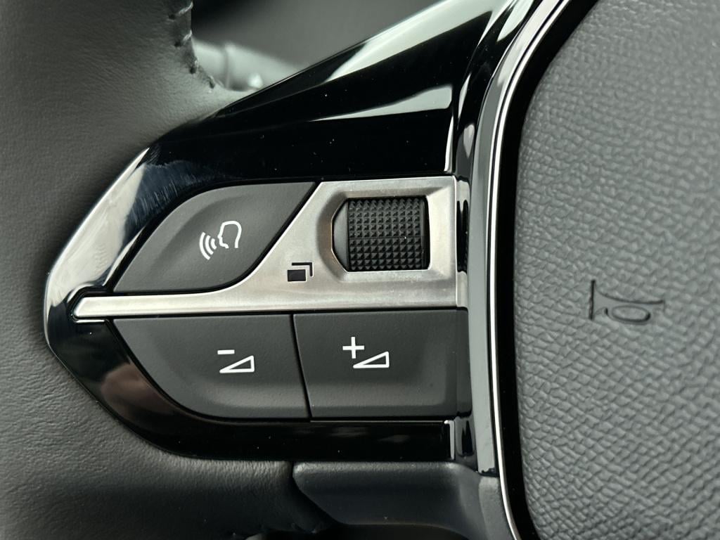 Peugeot E-2008 ev style 50 kwh | rijklaar |