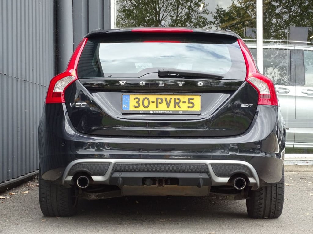 Volvo V60 2.0t momentum automaat | 200 pk | trekhaak