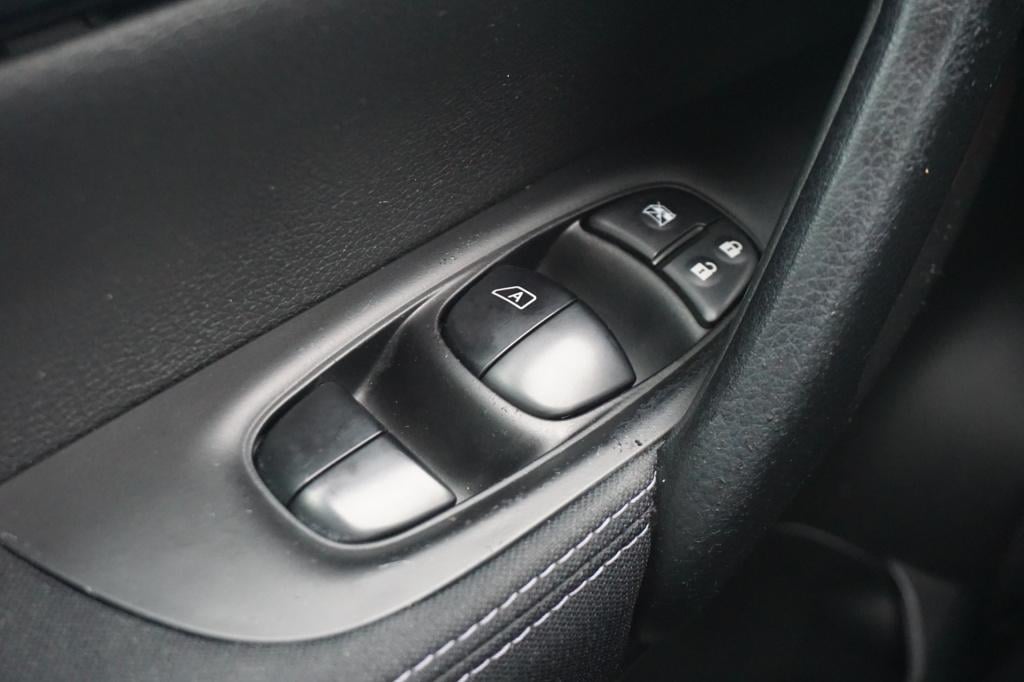 Nissan Qashqai 1.2 acenta climate / navi / cruise / camera / parkeers. / tr