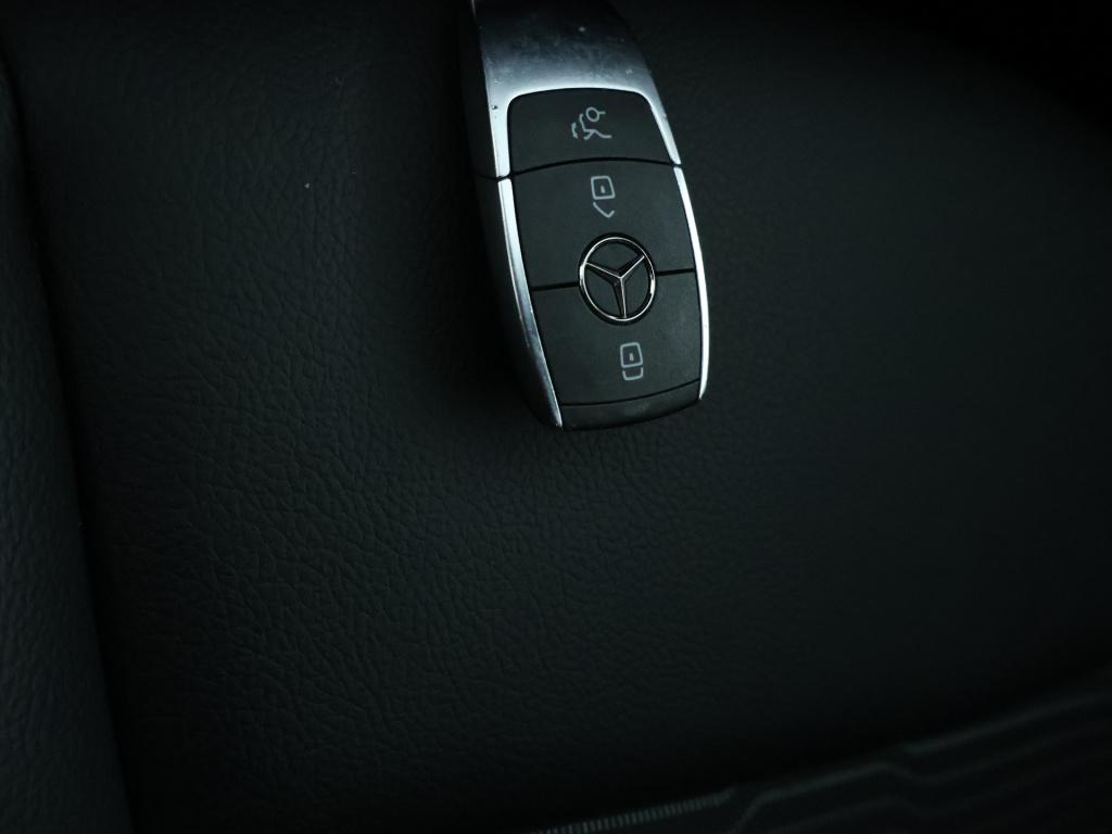 Mercedes-Benz Cla 250 e plug-in hybride elektrische achterklep | smartphone