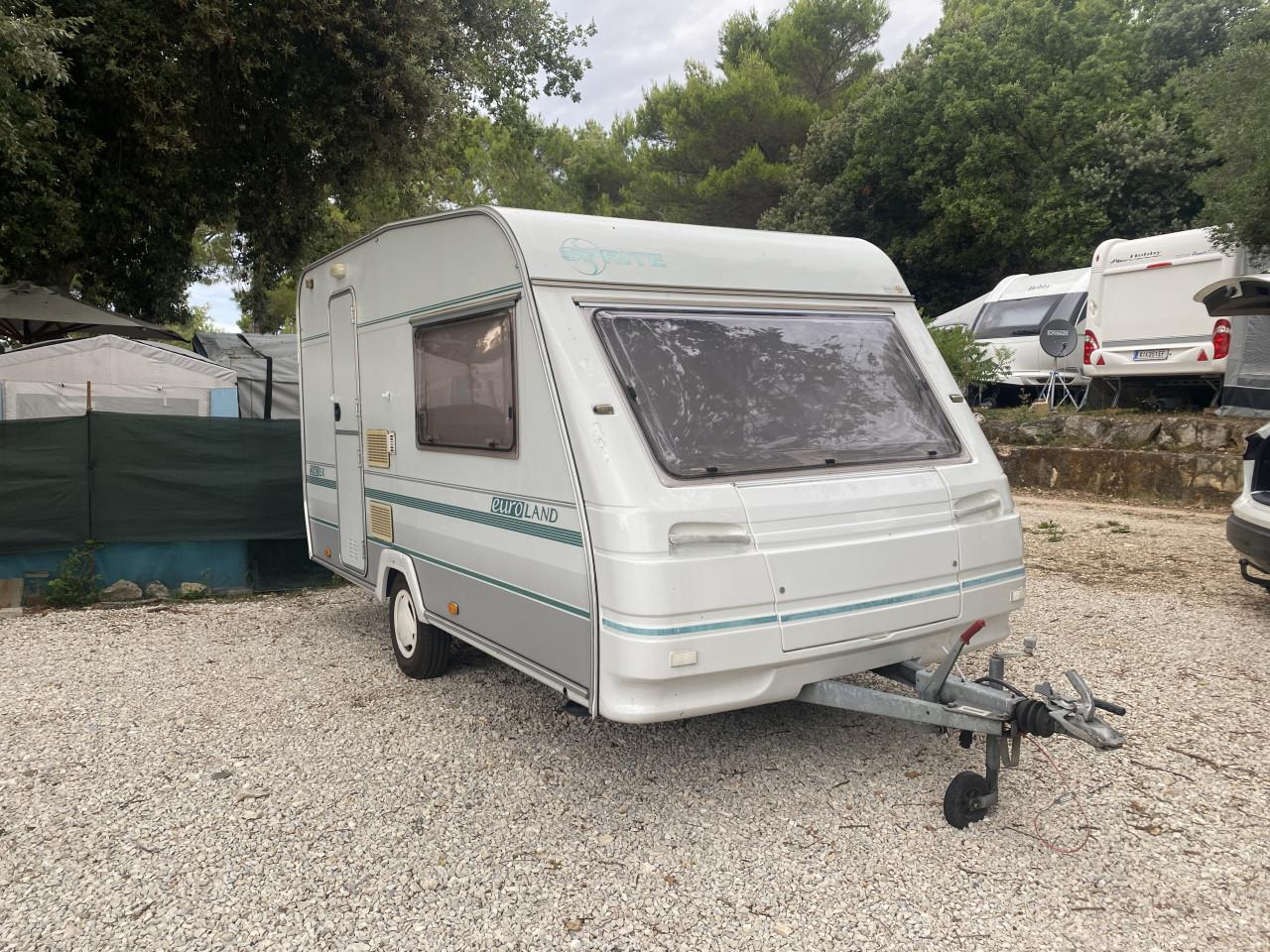 Frisse caravan SPRITE EK390 compleet met voortent en luifel