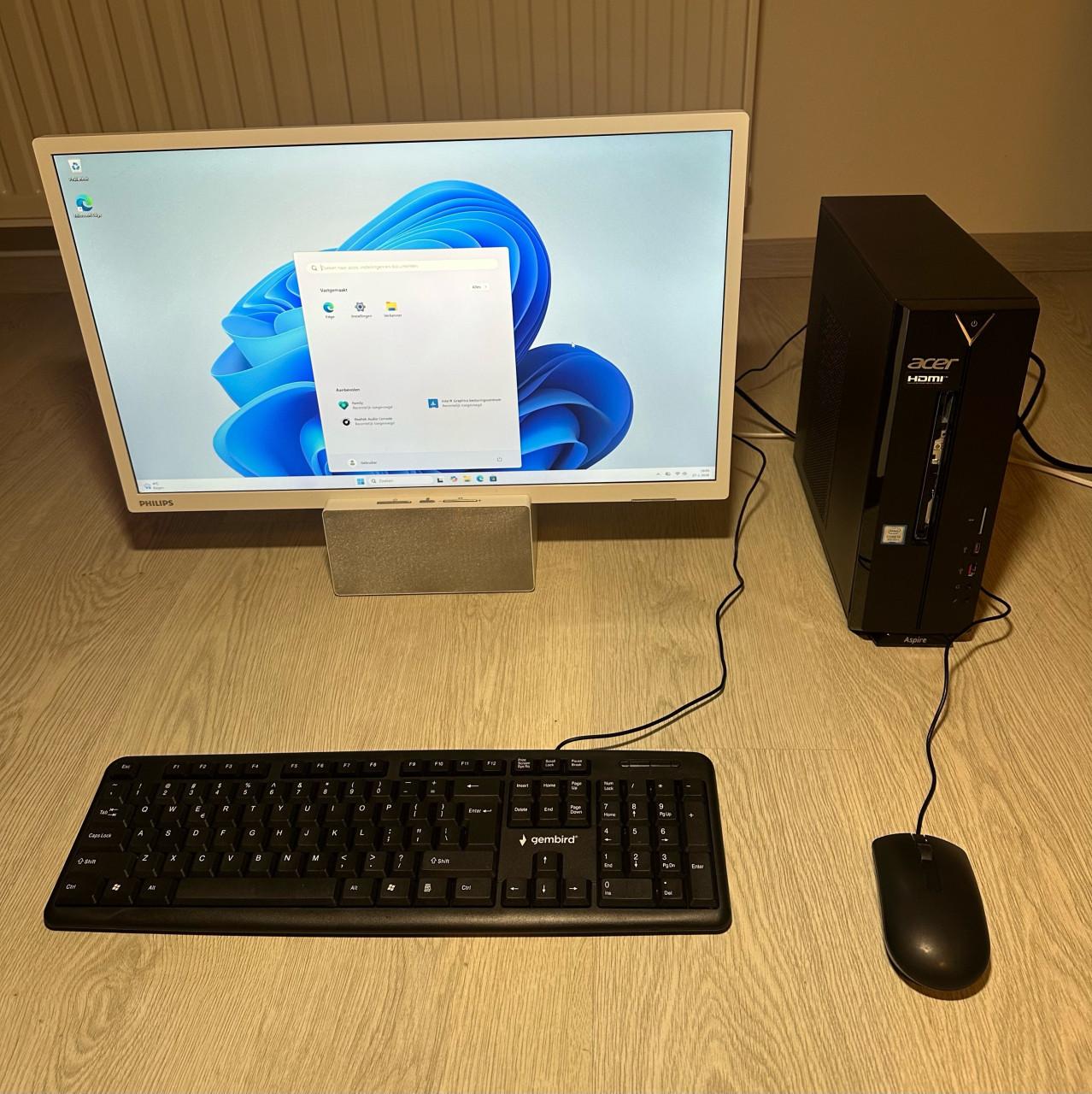 Complete set Acer X/Intel Core i5/8GB ram/Windows11