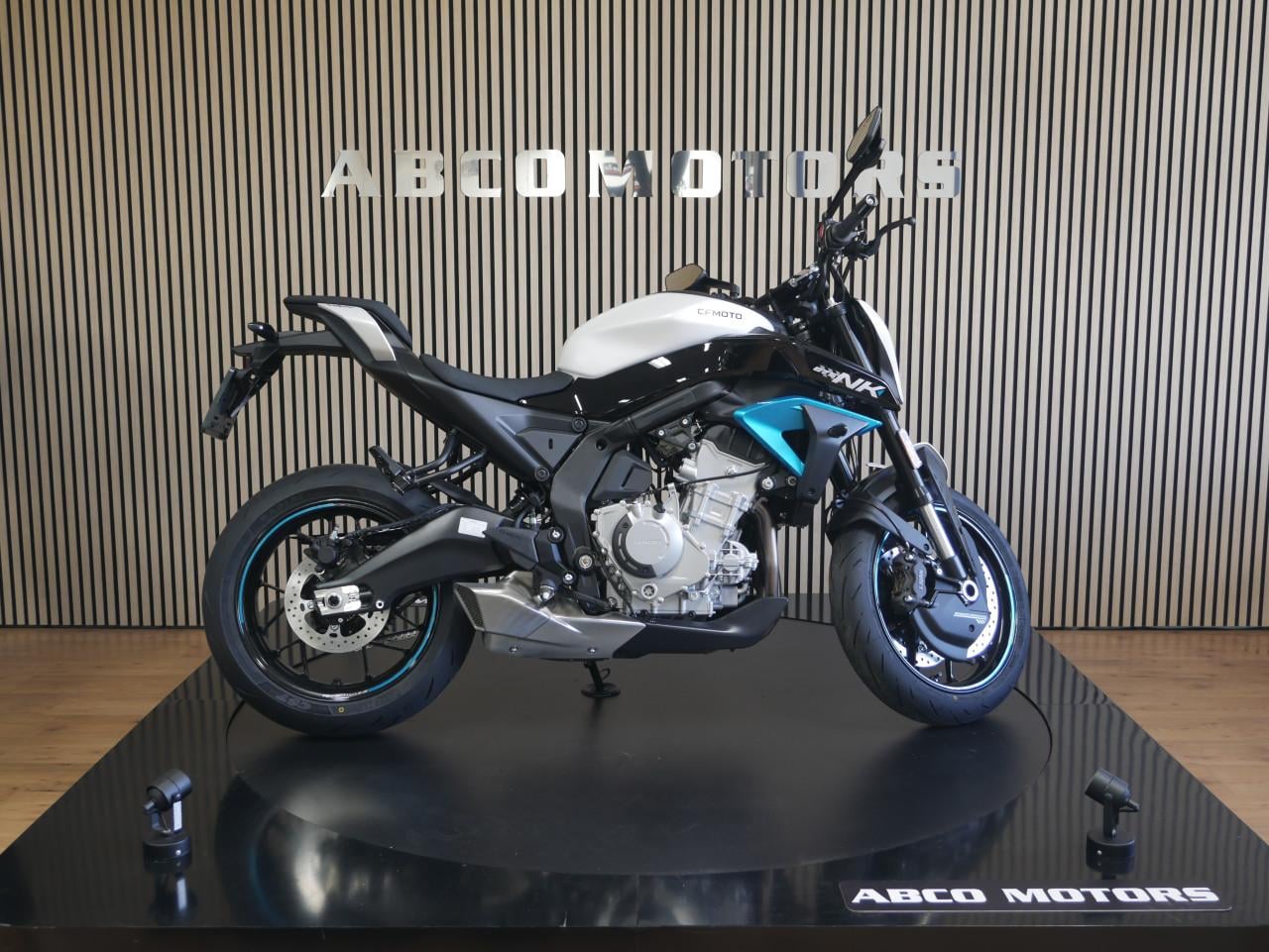 CFMOTO 675 NK