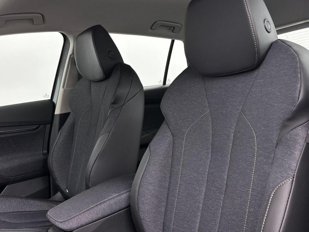 Skoda Elroq business edition elektromotor 150 kw / 204 pk suv