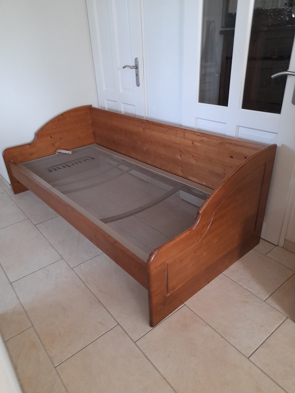 1 persoons bed 90 x 200 ( in goede staat ) met verstelbare Auping bodem!