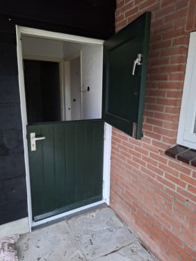 Hardhouten buitendeur