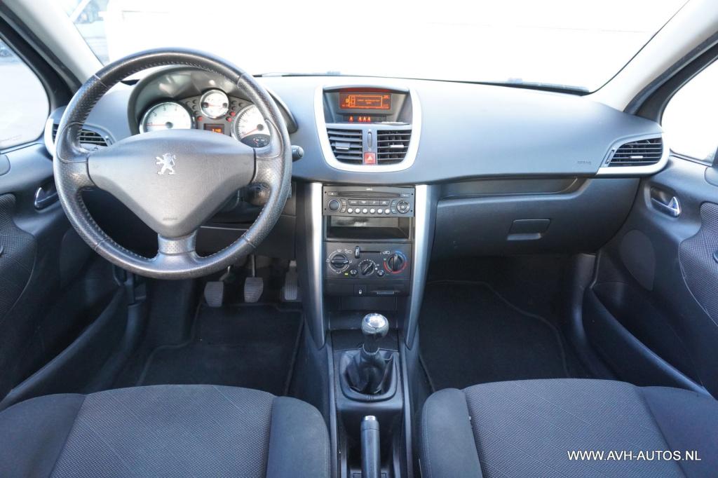 Peugeot 207 1.4 vti xs