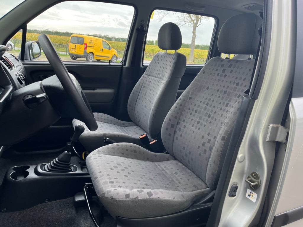 Opel Agila 1.2 - 16v elegance