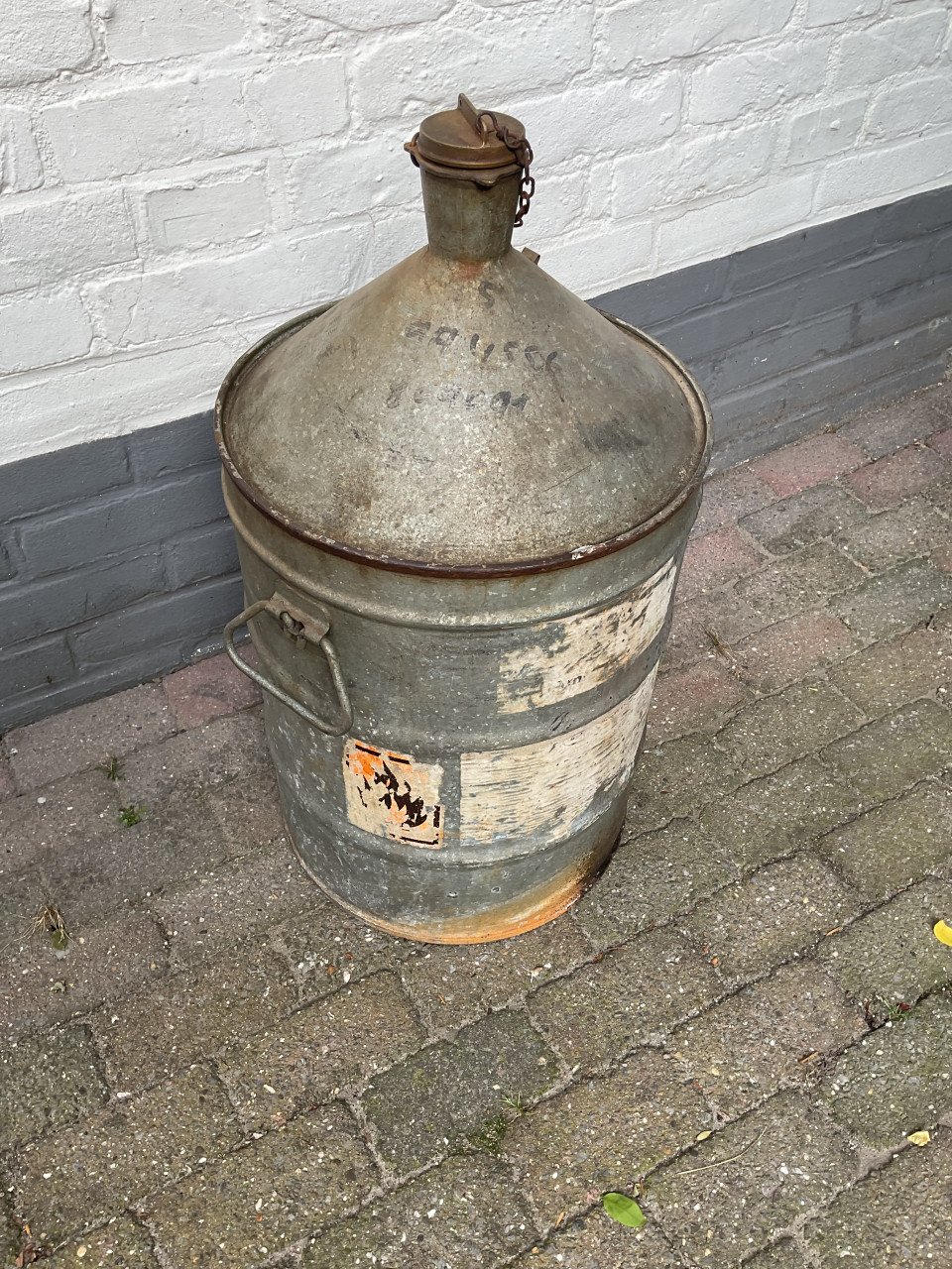 Oud zinken vat