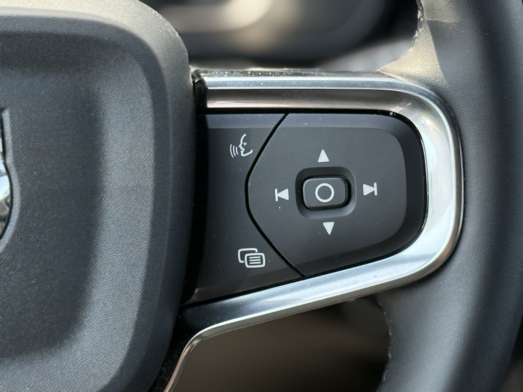 Volvo XC40 b4 197pk plus dark| 360camera| adap.cruise| elek.stoelen