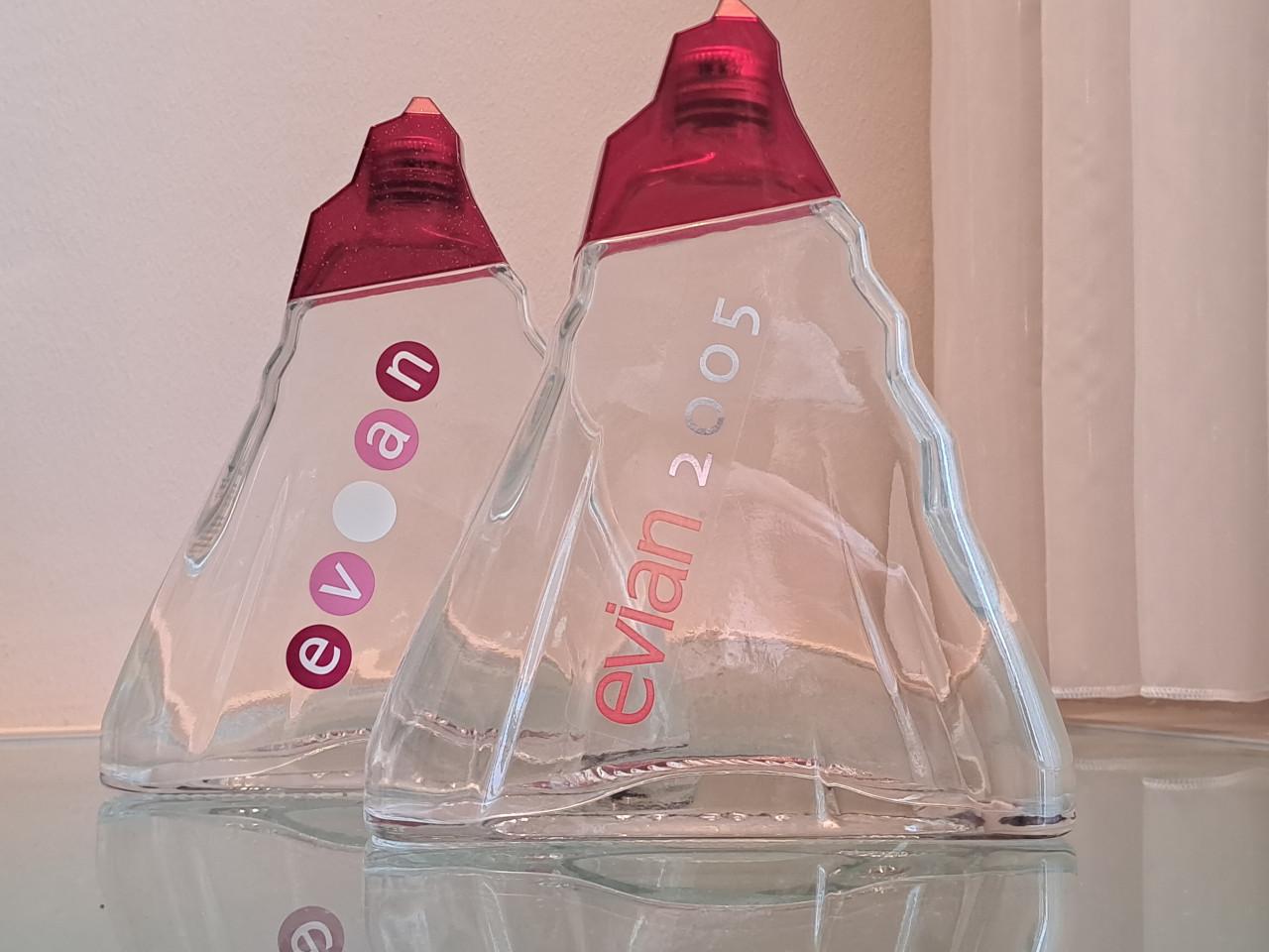Evian glazen drinkflessen