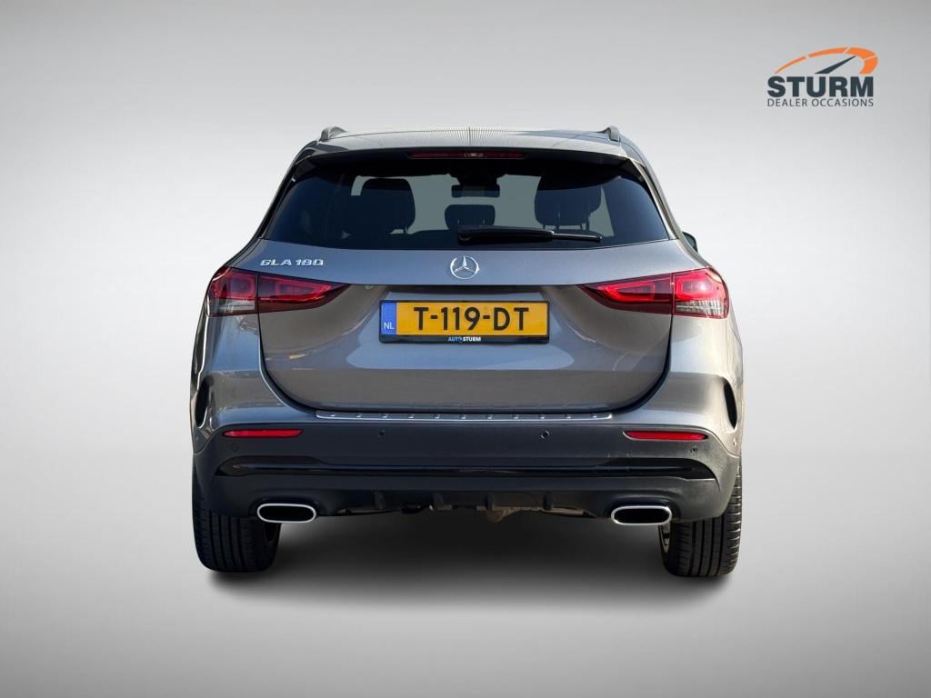 Mercedes-Benz Gla-klasse 180 amg line nl-auto, trekhaak afneembaar np. €60.