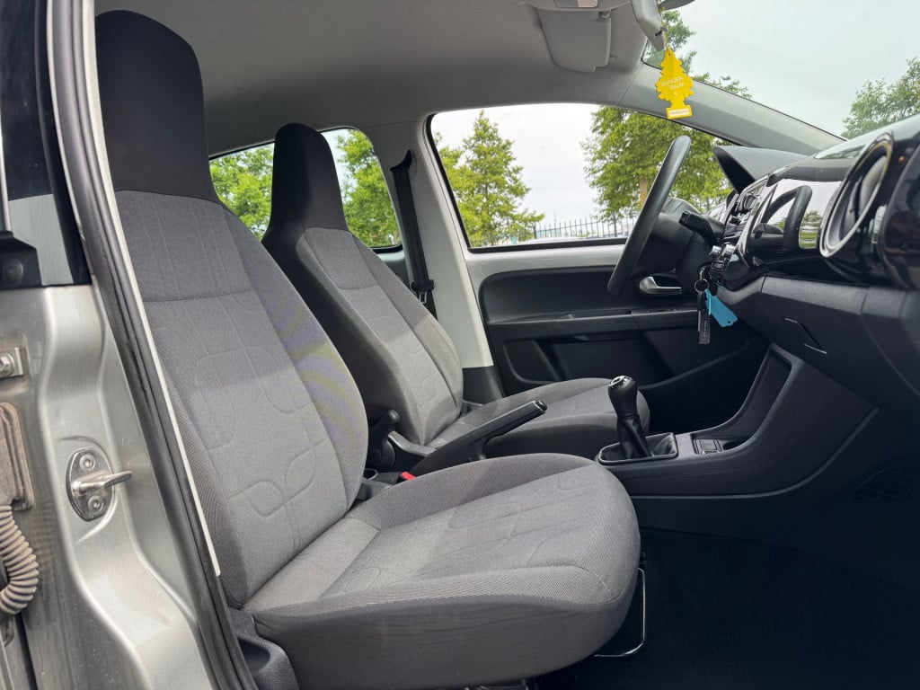 Volkswagen UP! 1.0 move up! bluemotion * airco * pdc * 5 deurs