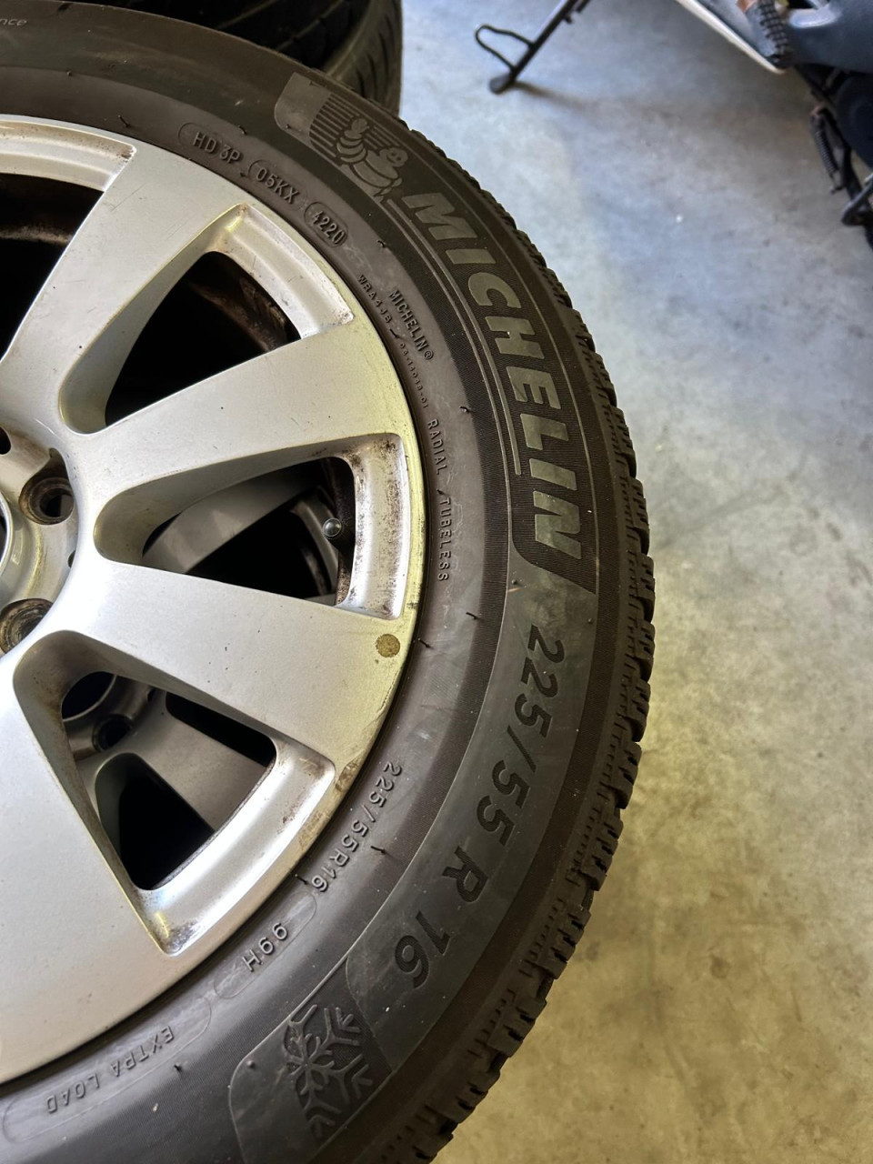 MERCEDES LICHTMETALEN VELGEN MICHELIN ALPIN6 WINTERBANDEN