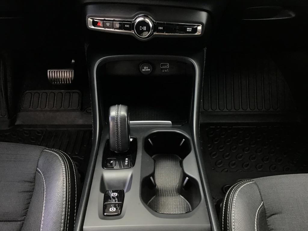 Volvo XC40 t4 190pk momentum pro| trekhaak| climate| navi| elek.achterklep