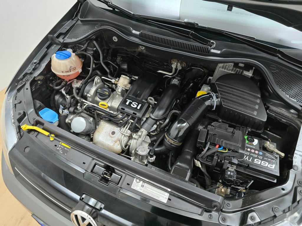 Volkswagen Polo occasion 1.2 tsi highline automaat met sportieve look | cru