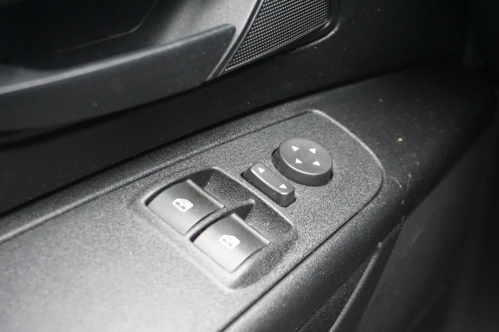 Fiat Grande Punto 1.2 actual airco / elektr. ramen / trekhaak / nieuwe apk!