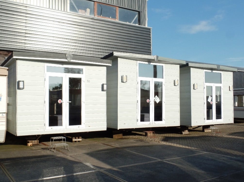 Diverse modellen compacte strandhuisjes geschikt voor 4 personen voorradig