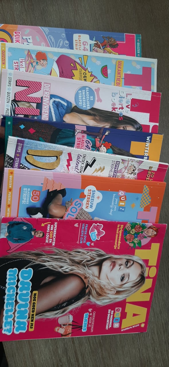 Flinke stapel Penny's stripboeken en Tina